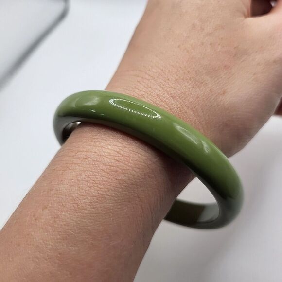 Vintage Green Acrylioc Bangle Bracelet 8in - Picture 4 of 4